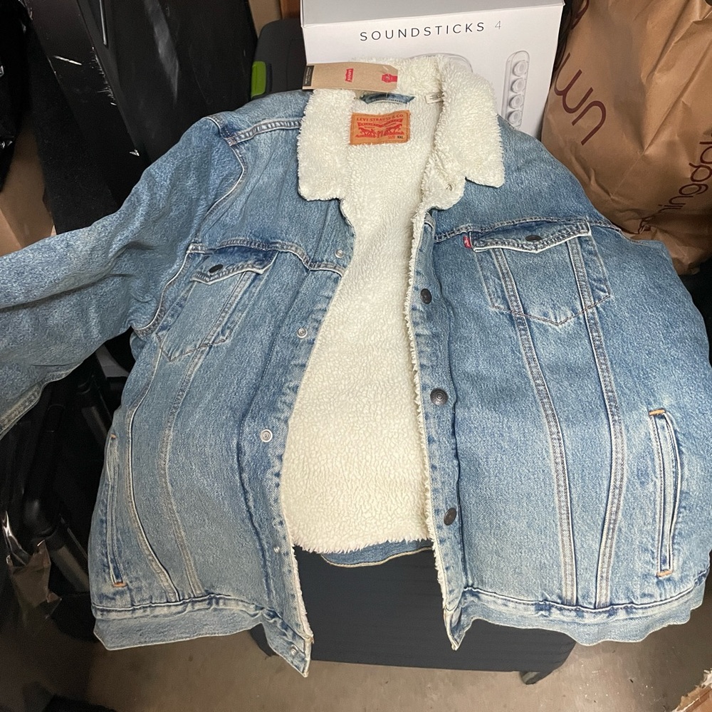 NWT - Levi’s Mens Sherpa Jacket